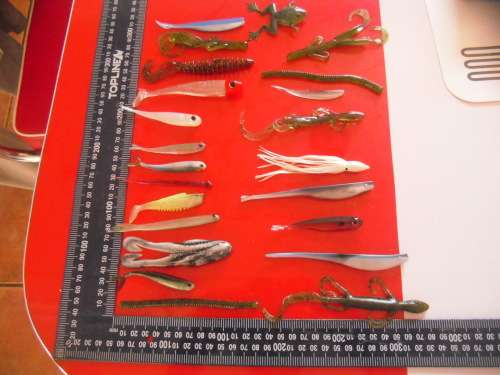 25 PACKETS OF SOFT LURES. FOR BASS AND DROP SHOT FISHING.